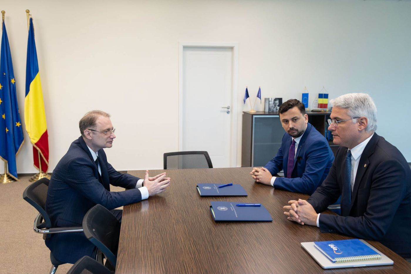 Luca Niculescu: Am stabilit ca primele trei priorităţi pentru Ministerul Investiţiilor şi Proiectelor Europene să fie închiderea PNRR, accelerarea Coeziunii şi pregătirea Cadrului Financiar Multianual